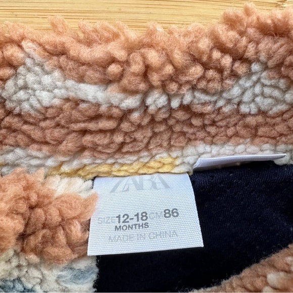 Zara Fleece Pullover - Picture 2 of 3